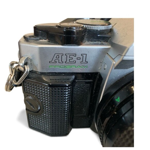 Canon AE-1 Program SLR 35mm Film Camera w/ 50mm F/1.8 Lens & Camera Bag & More - Picture 6 of 13